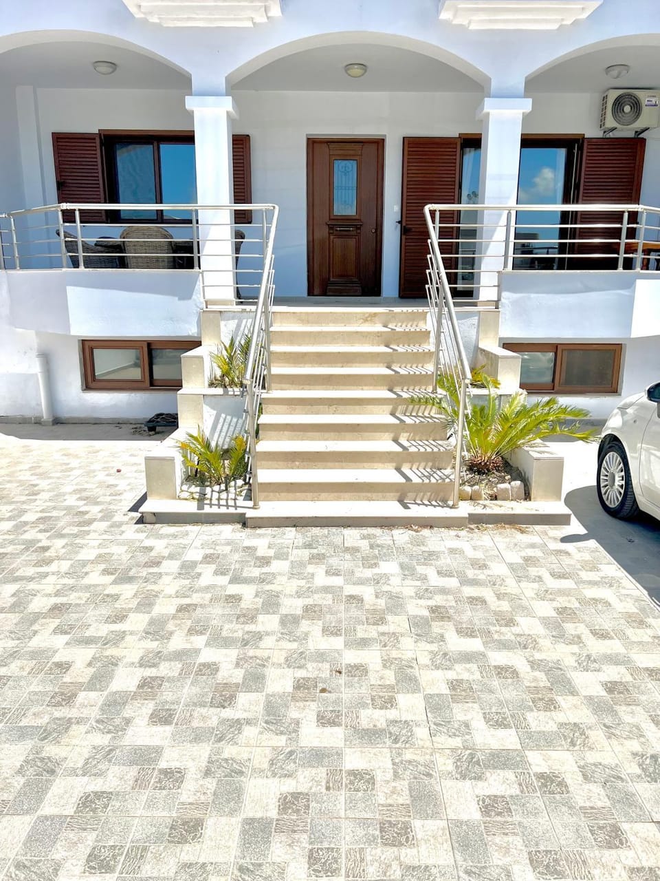 Property building, Garden, Inner courtyard view, Parking