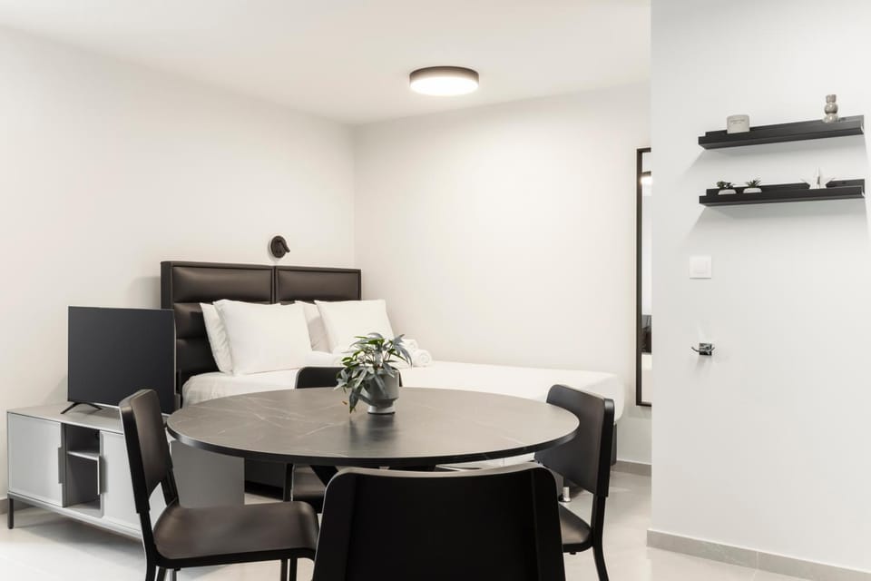 Bed, TV and multimedia, Kitchen or kitchenette