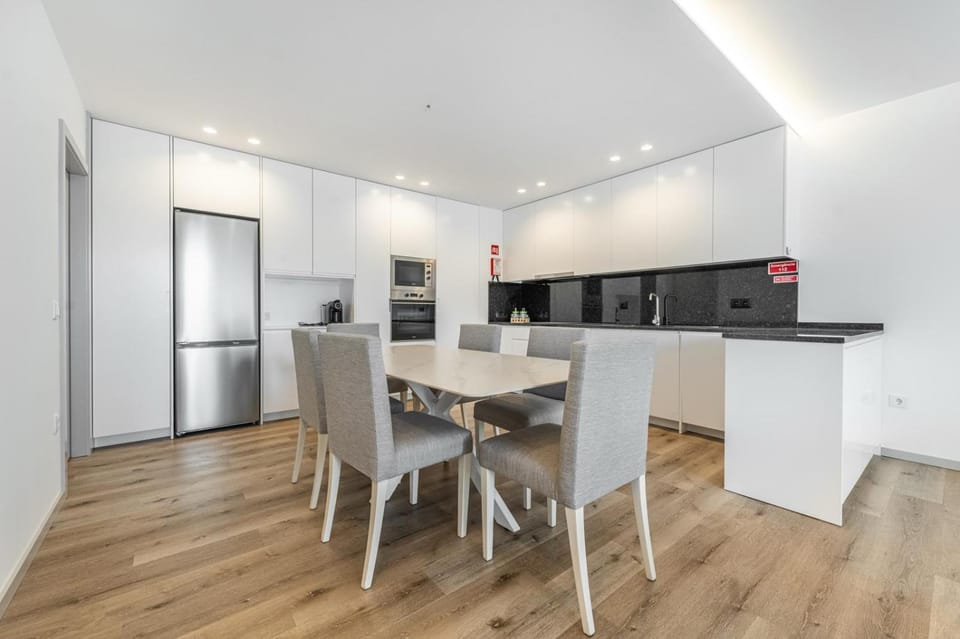 Kitchen or kitchenette, Dining area, oven, stove