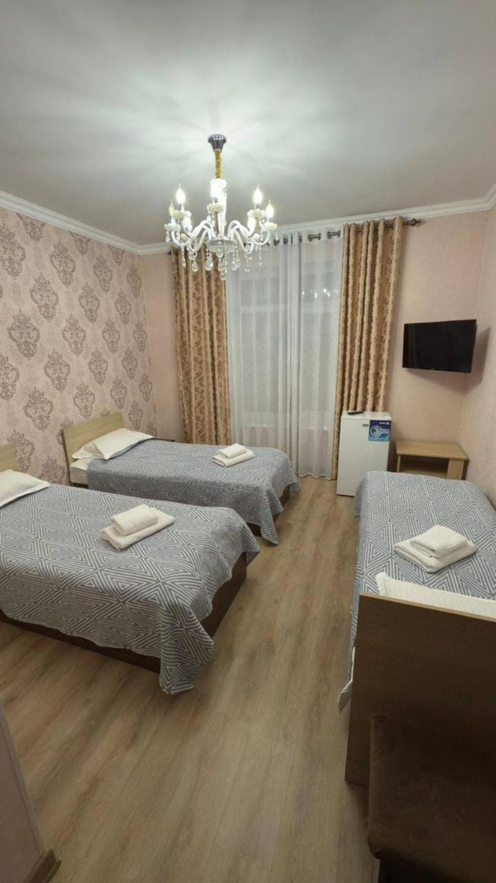 Bed, TV and multimedia, Photo of the whole room, towels