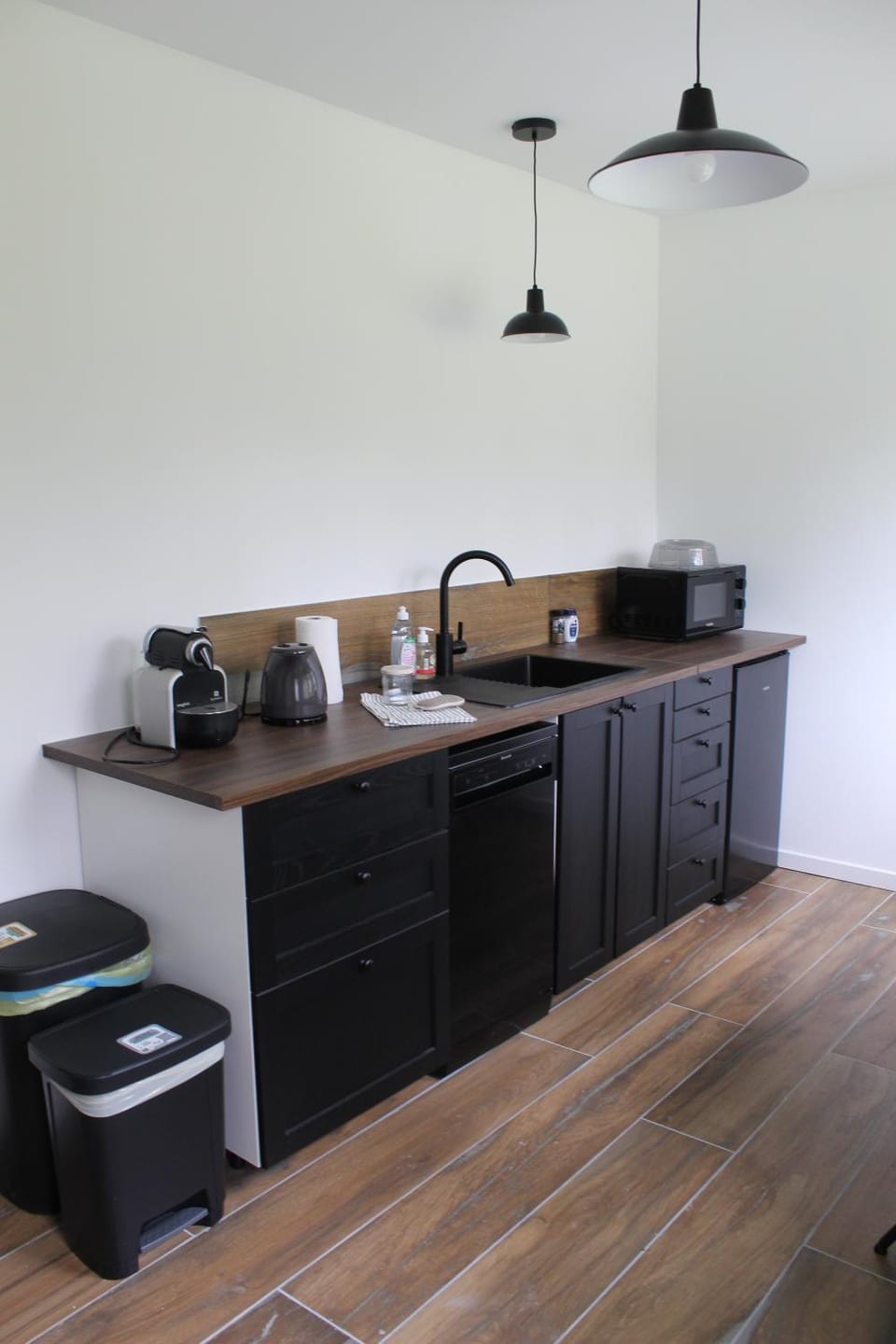 Coffee/tea facilities, Kitchen or kitchenette, stove, toaster