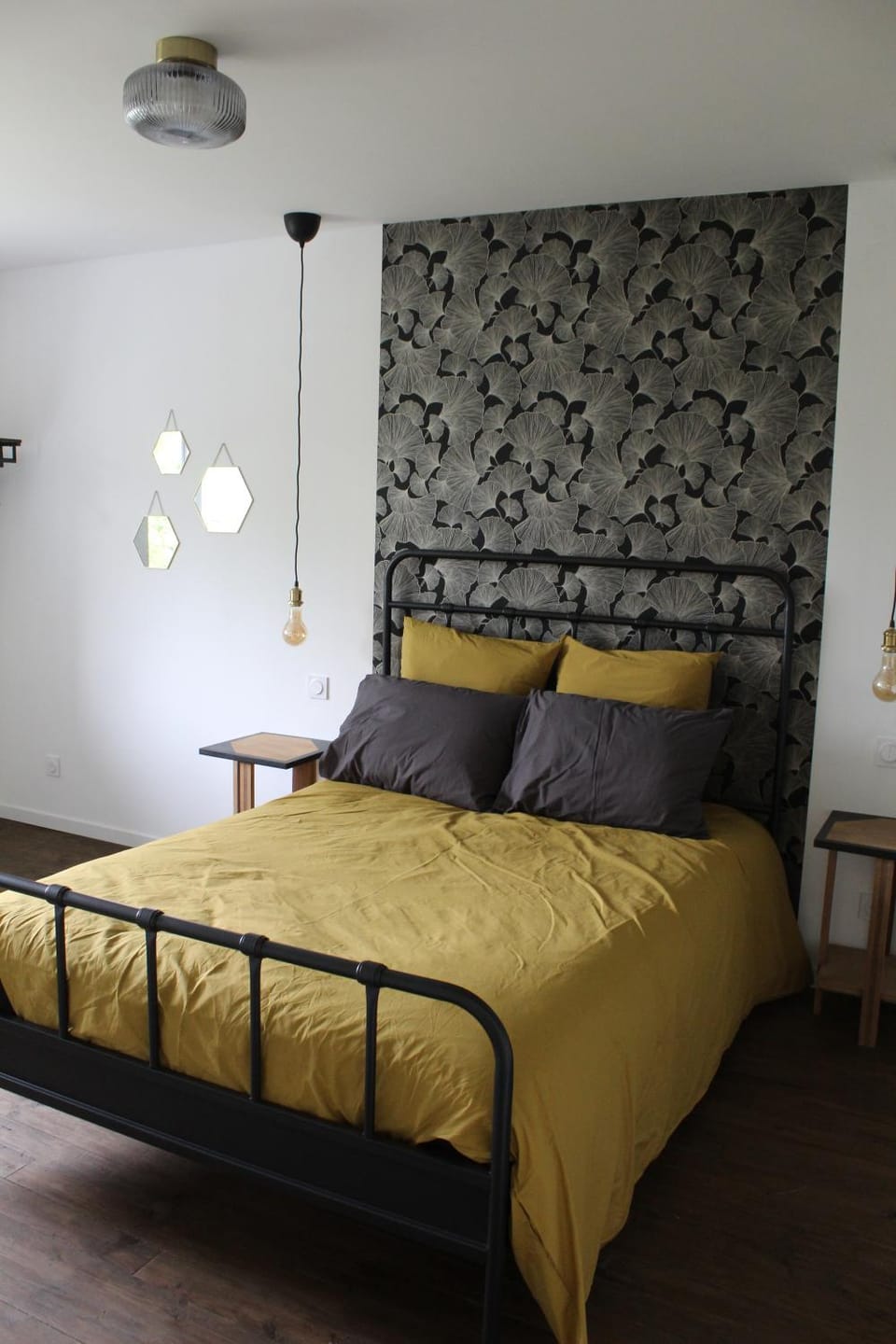 Bed, Photo of the whole room, Bedroom