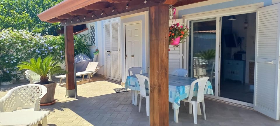 Property building, Patio, Day
