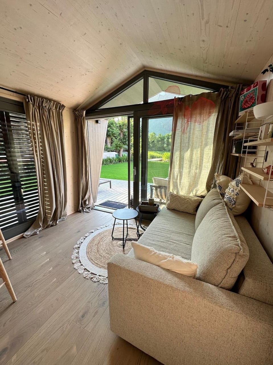 Garden, Balcony/Terrace, Living room, Seating area, Garden view