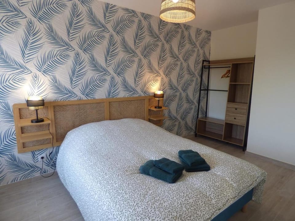 Bed, Photo of the whole room, Bedroom, towels, wardrobe