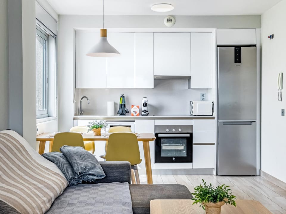 Coffee/tea facilities, Living room, Dining area, oven, stove, kitchen