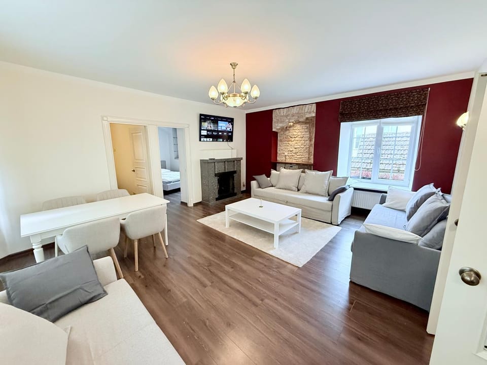 TV and multimedia, Living room, Dining area