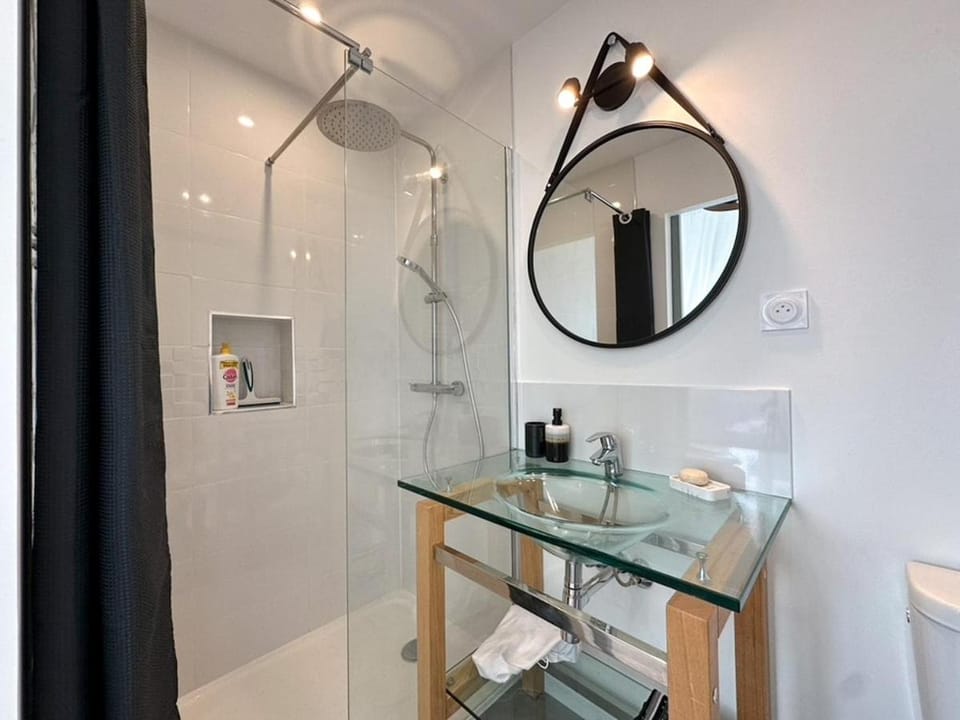 Shower, Bathroom, towels