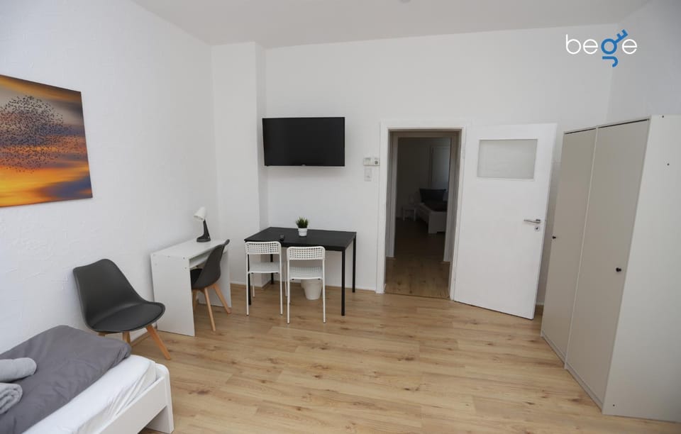 TV and multimedia, Seating area, Dining area