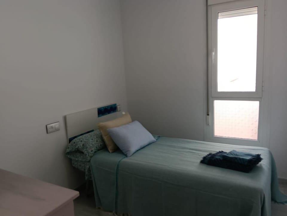 Bed, towels, air conditioner