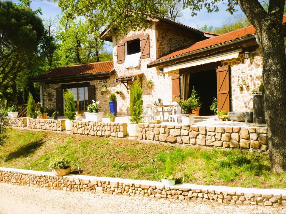 Studio climatise avec piscine Apartment in Auvergne-Rhône-Alpes