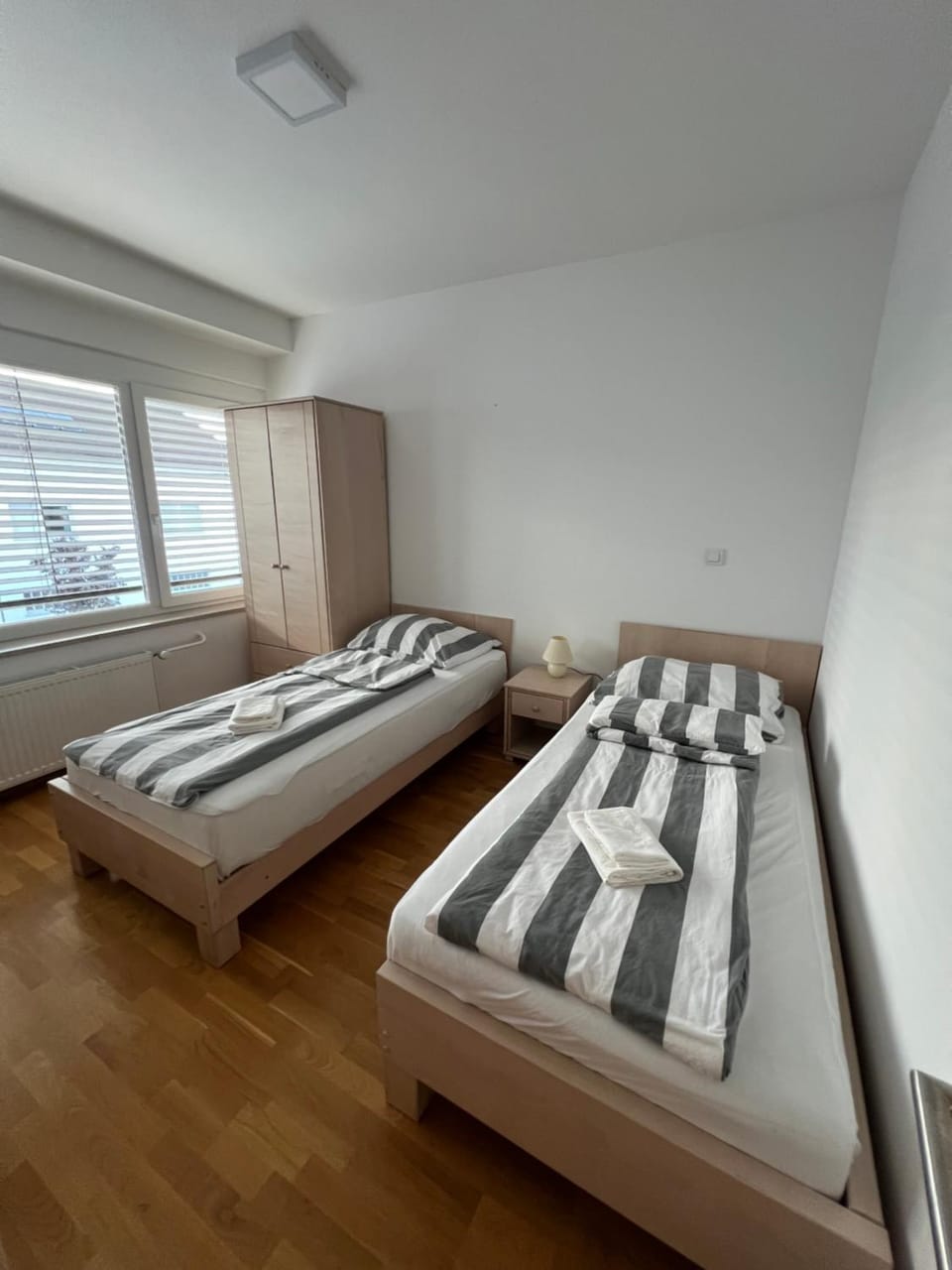 Bed, Photo of the whole room, Bedroom, towels