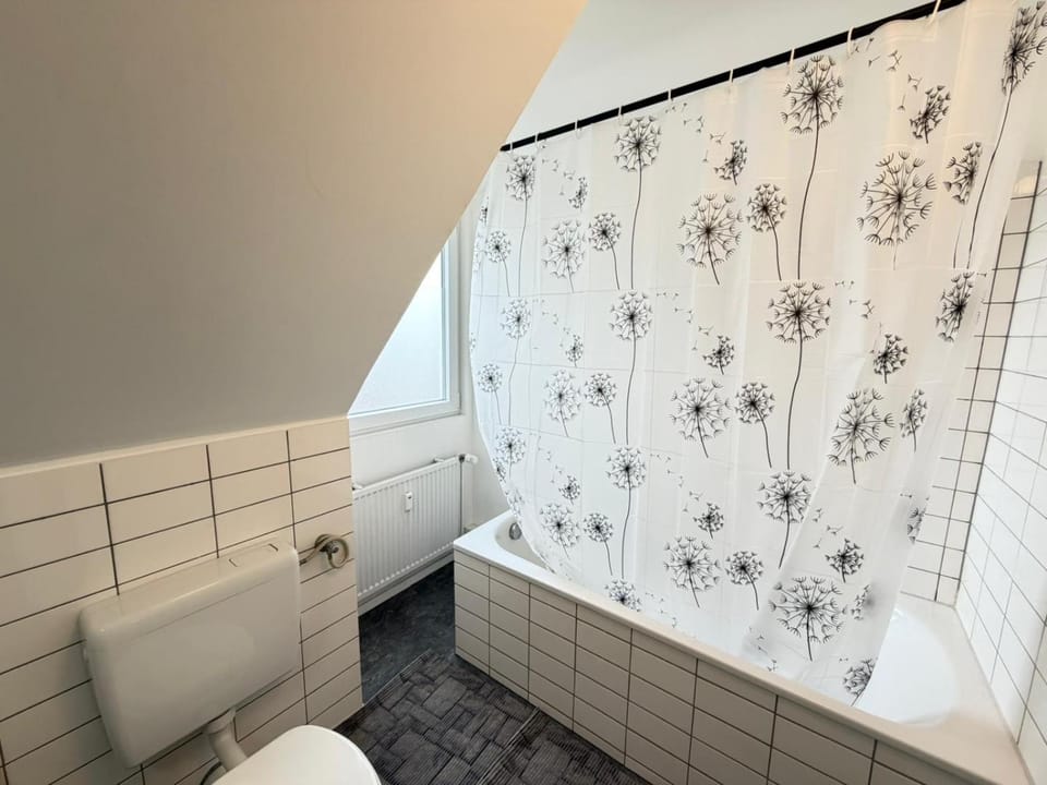 Toilet, Bed, Bath