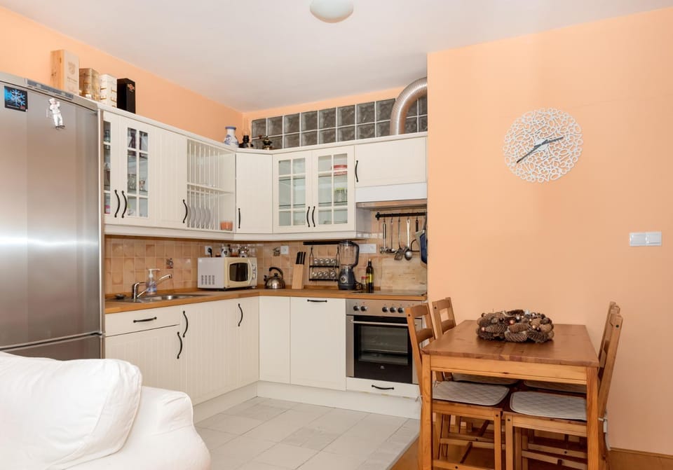 Kitchen or kitchenette, oven, stove