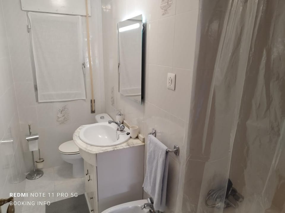 Shower, Bathroom, towels