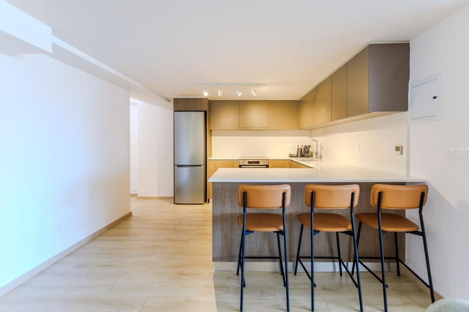 Kitchen or kitchenette, Living room, Dining area, oven