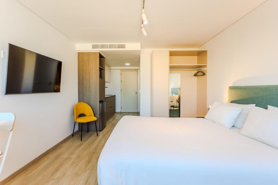 TV and multimedia, Photo of the whole room, Evening entertainment, Bedroom