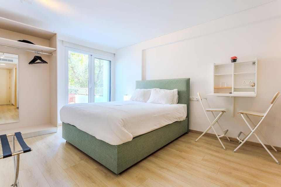 Bed, Photo of the whole room, Bedroom, wardrobe