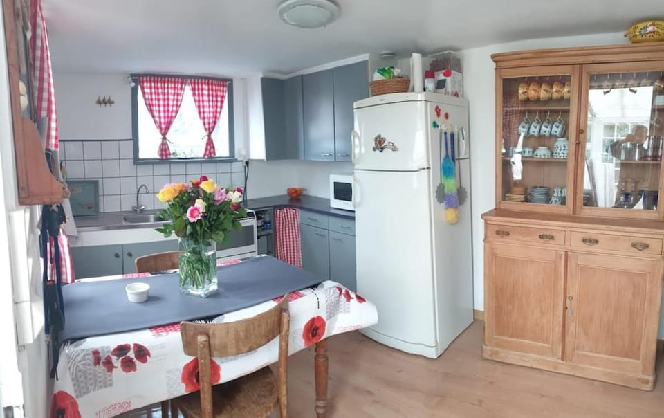 Coffee/tea facilities, Food and drinks, Dining area, stove