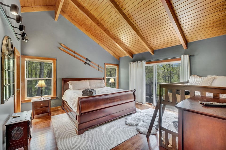 Secluded 3BR Home Fire Pit Covered Deck House in Cattaraugus