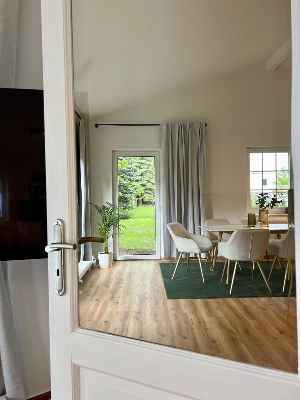 Living room, Seating area, Dining area