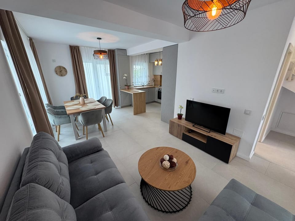 Communal lounge/ TV room, TV and multimedia, Kitchen or kitchenette, Living room, Seating area, Dining area, Evening entertainment
