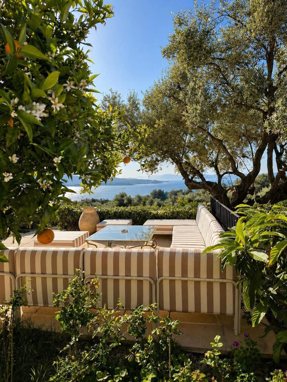 Villa Esden & adjoined outbuilding - Sea view, swimming pool, air conditioning, absolute calm, 5000 m2 land Villa in La Ciotat