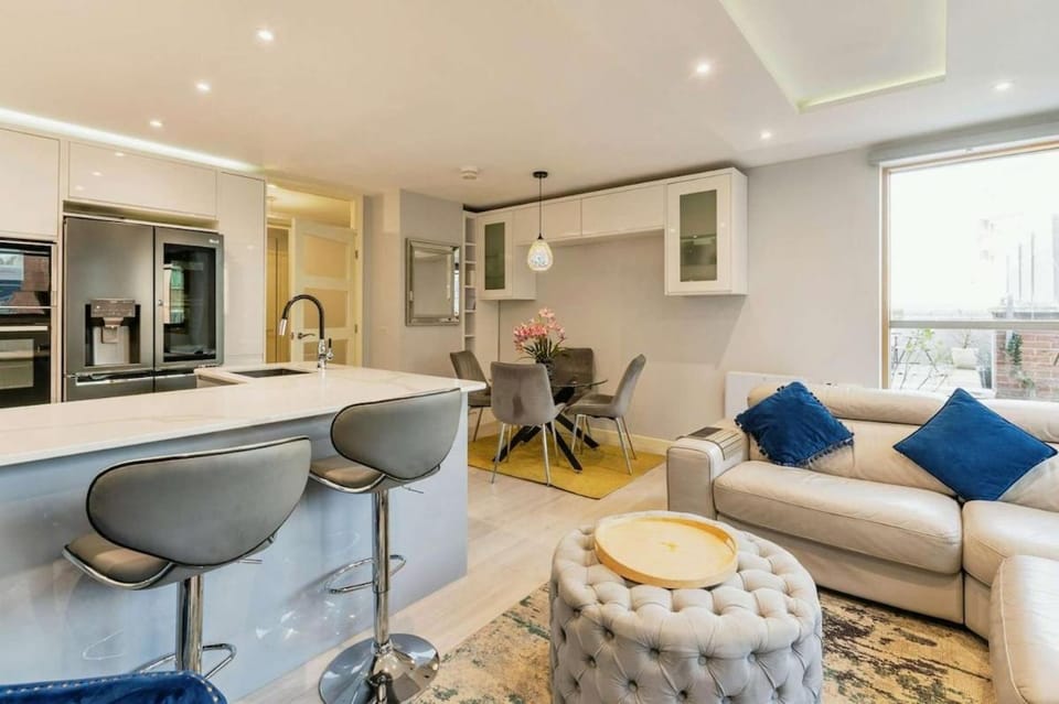 Living room, Seating area, Dining area