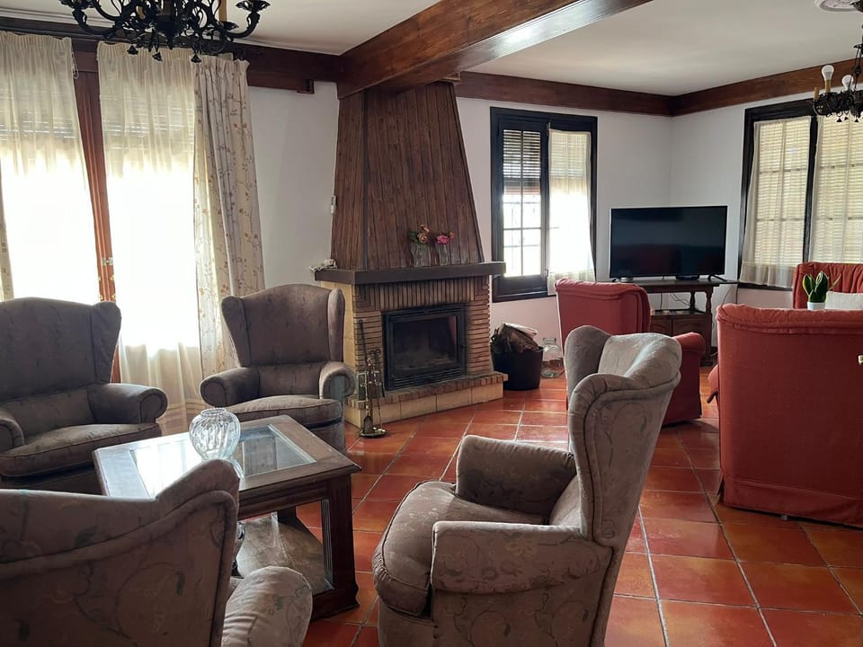 Communal lounge/ TV room, TV and multimedia, Living room, Seating area