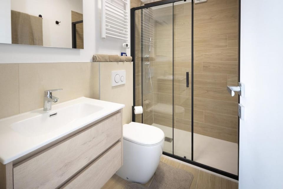 Shower, Toilet, Bathroom