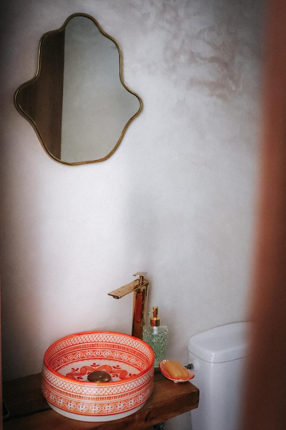 Toilet, Bathroom, Decorative detail