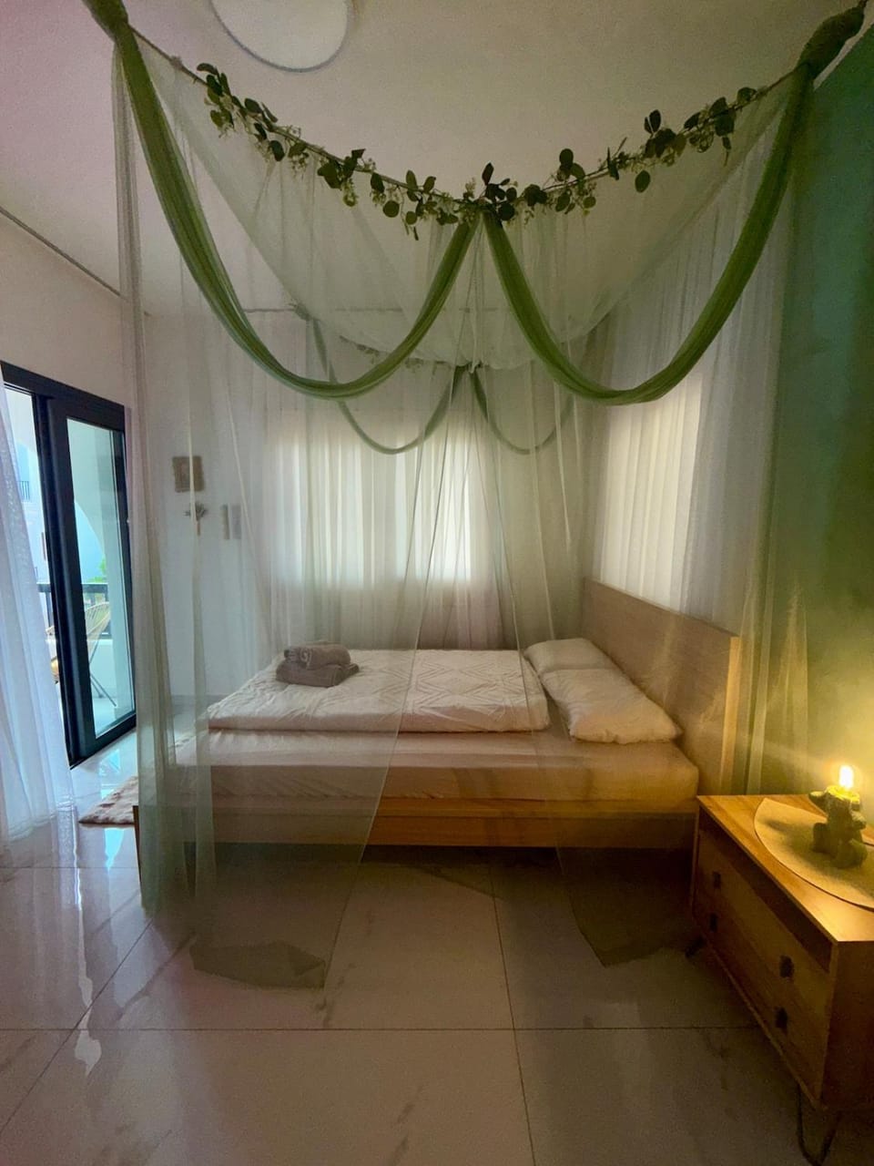 Bed, Photo of the whole room, Bedroom, towels