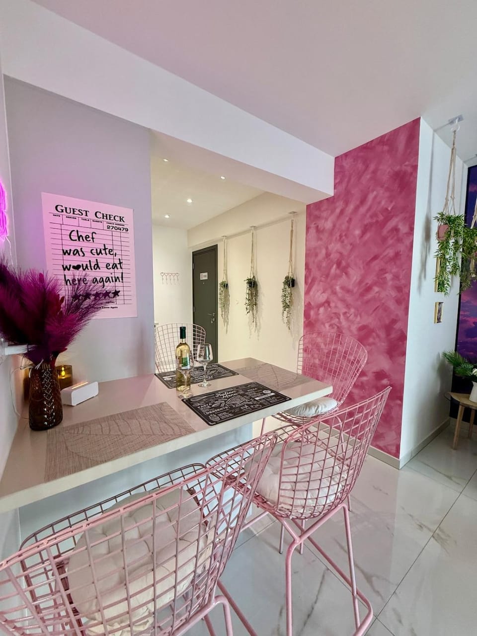 Kitchen or kitchenette, Seating area, Dining area