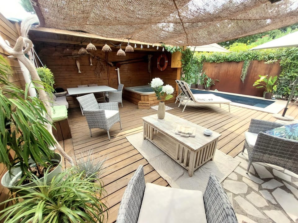 L'Escale Croisienne, avec SPA et piscine privée à 3 min à pied de la plage et des commerces House in La Croix-Valmer