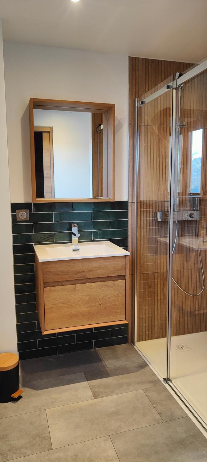 Chalet recent , 5 min télésiège de la Roche, virage 12 Chalet in Mâcot-la-Plagne