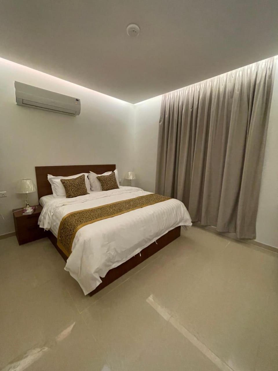 Bed, Photo of the whole room, Bedroom, air conditioner