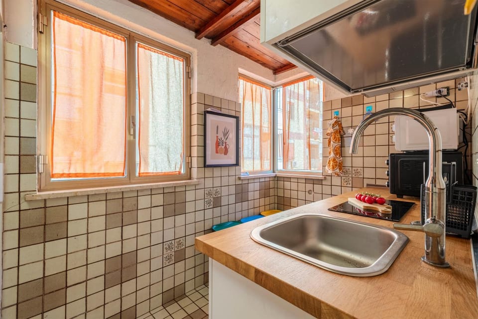 Kitchen or kitchenette, Living room