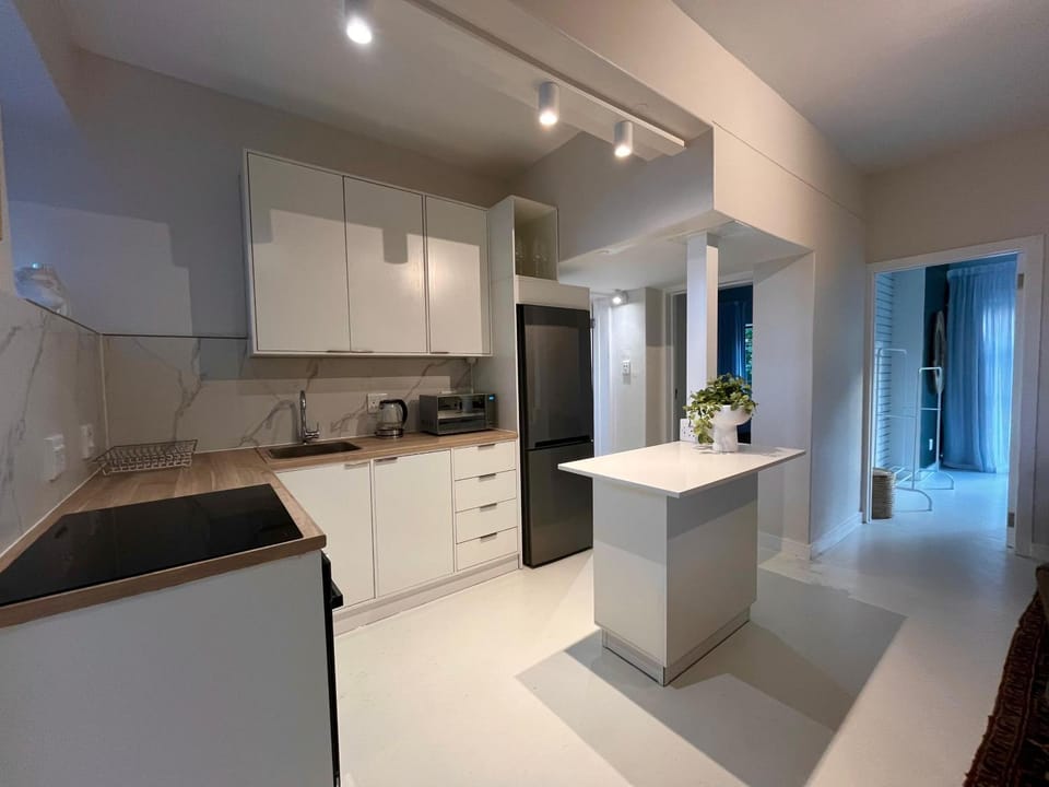 Kitchen or kitchenette, dishwasher, oven, stove