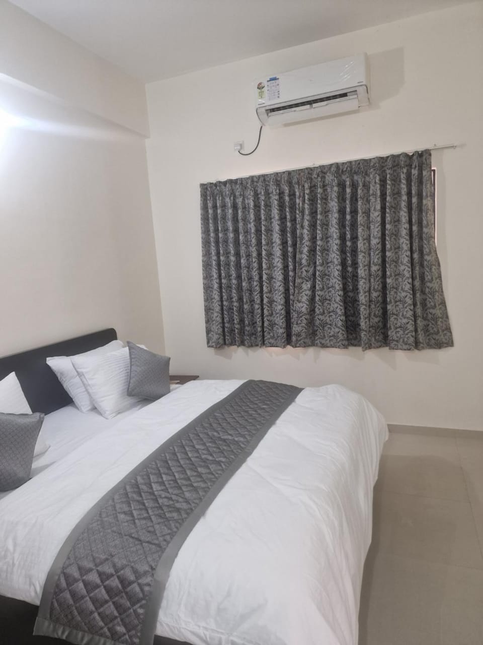 Photo of the whole room, Bedroom, air conditioner