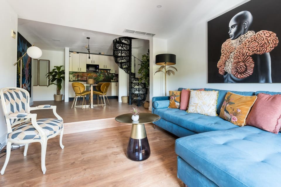 TV and multimedia, Living room, Seating area, Dining area