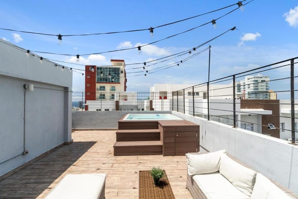 PH Loft, 3floors,Private Jacuzzi n terrace,Kingbed Apartment in Santo Domingo