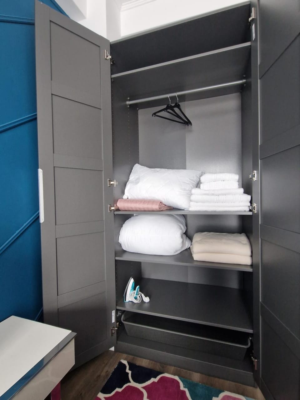towels, wardrobe
