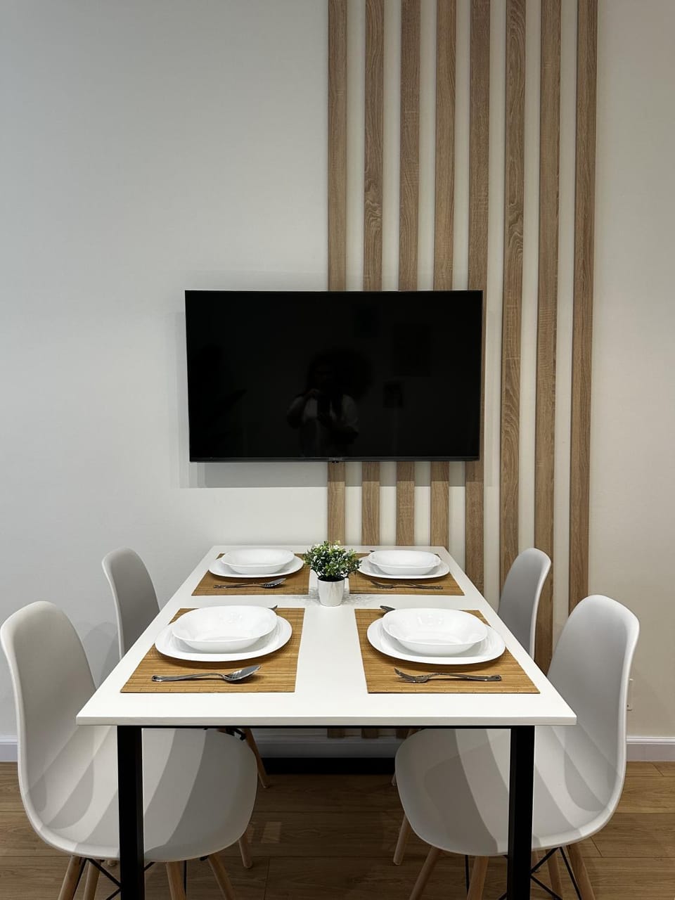 TV and multimedia, Dining area