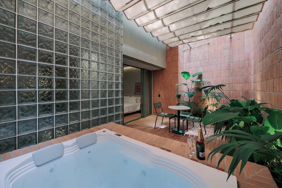 Patio, Day, Garden, Hot Tub