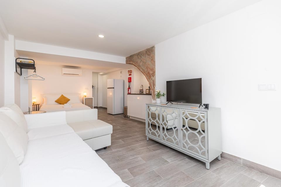 Communal lounge/ TV room, Living room