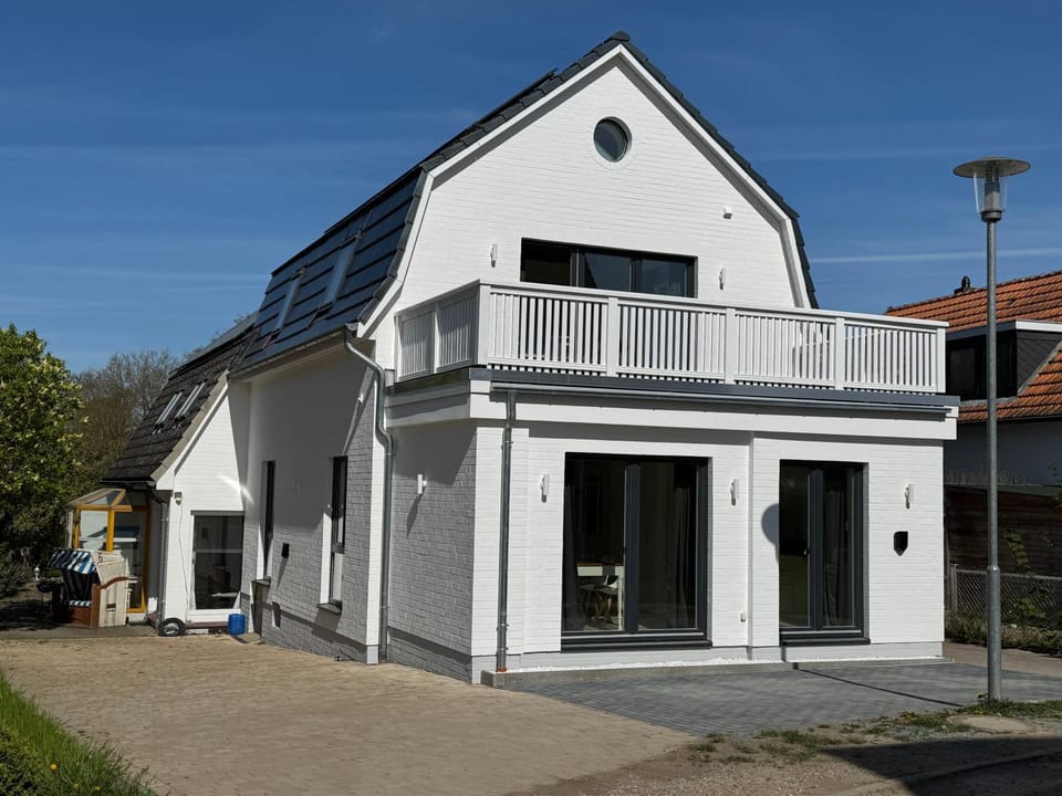 Property building, Day