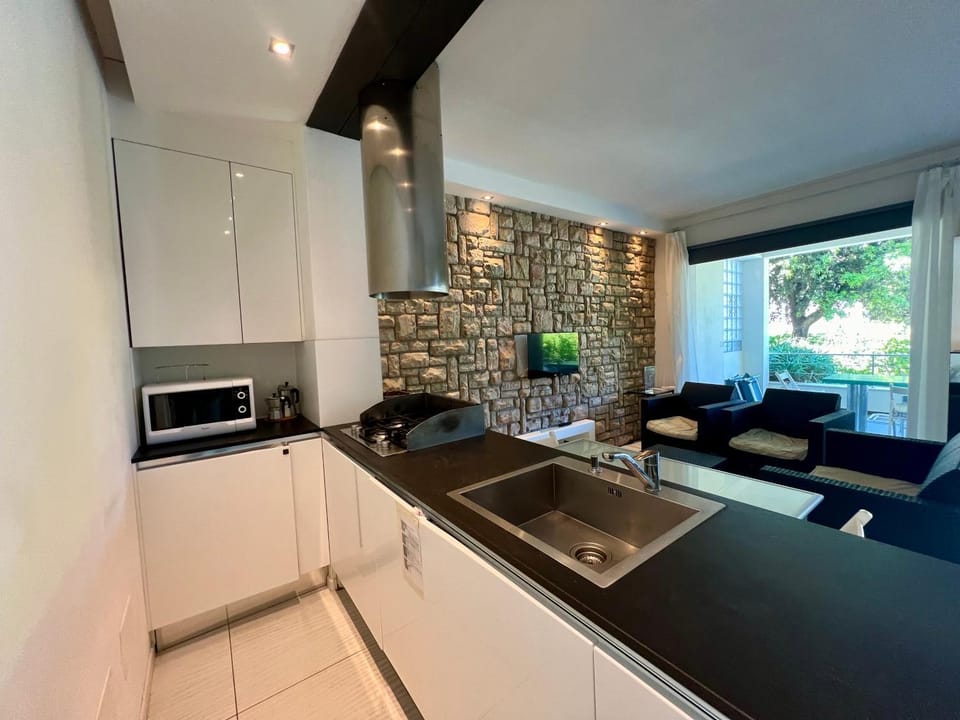 Kitchen or kitchenette, Living room, Seating area, Dining area, dishwasher, pet friendly, stove