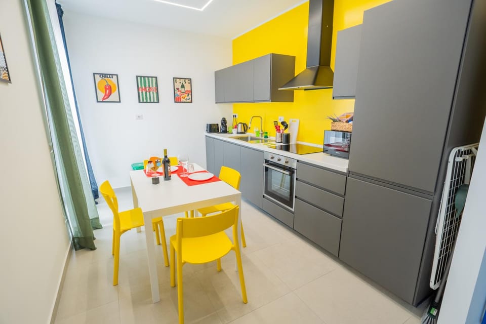 Day, Kitchen or kitchenette, Seating area, flat iron, oven, kitchen, kitchen