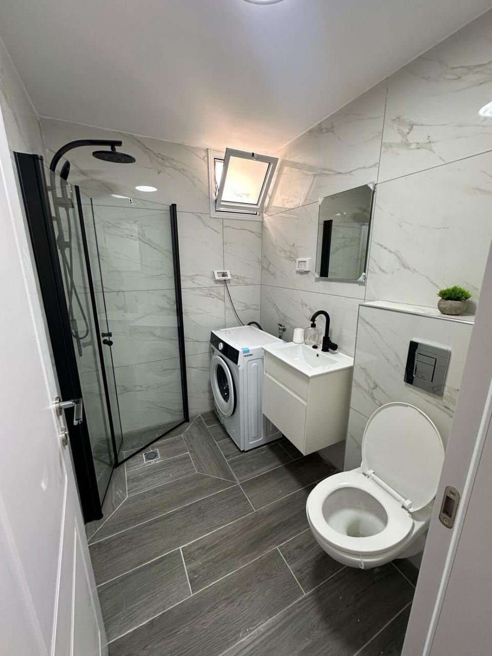 Boutique apartment in Afula Netflix, balcony, free parking Apartment in North District