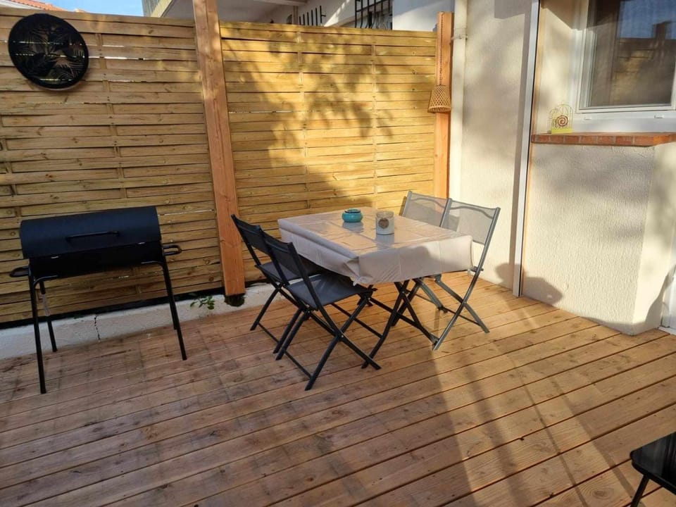 Patio, Dining area